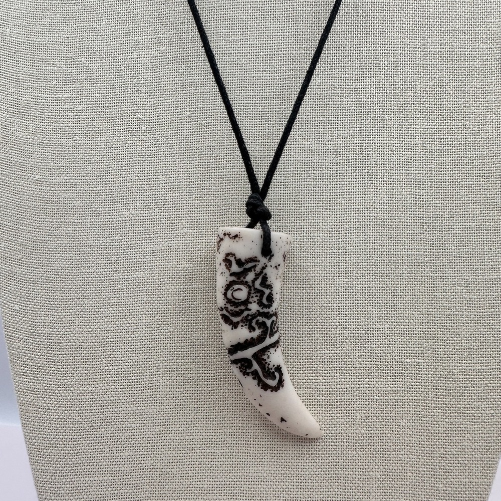 Vintage Y2K Teeth Pendant Necklace Carved Tribal Women's Classic Fashion Jewelry